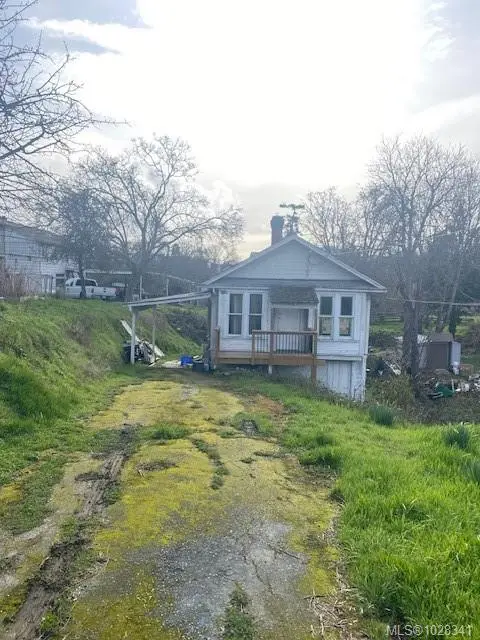 3135 Washington Ave, Victoria BC V9A 1P8