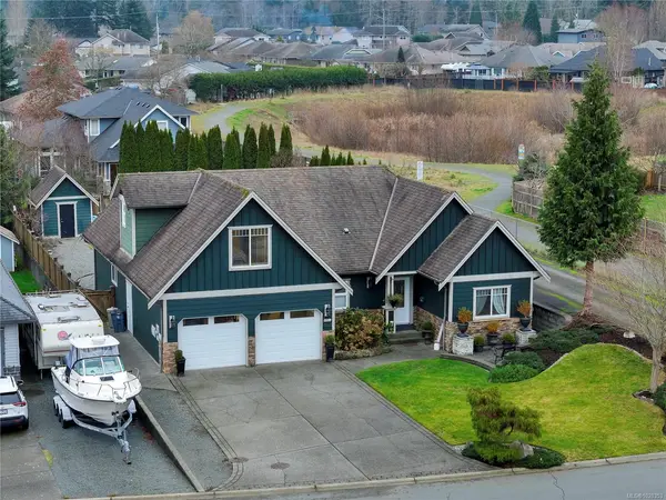 2825 Denman St, Campbell River BC V9H 1S9 - 3 bed, 3 bath in Campbell River