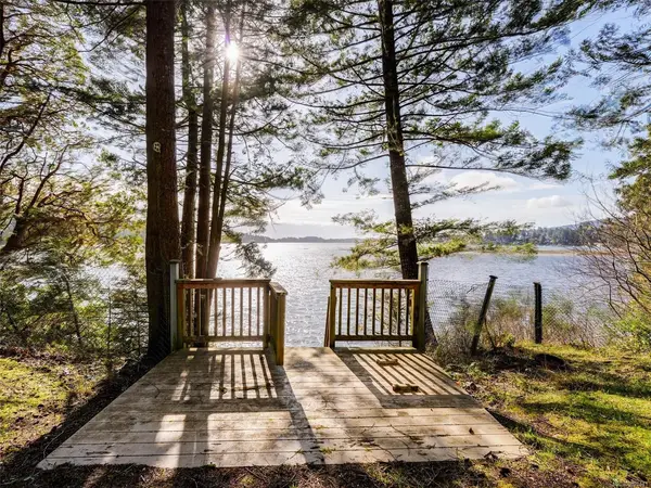 2042 Glenidle Rd, Sooke BC V9Z 0A9 - 5 bed, 4 bath in Sooke