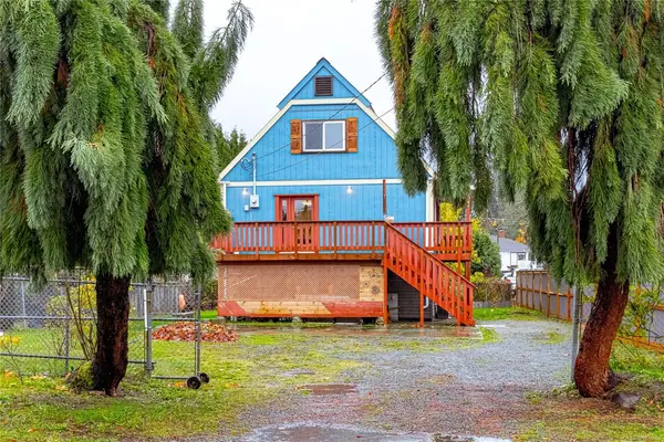 84 Lakeview Ave, Lake Cowichan BC V0R 2G0 - 5 bed, 3 bath in Lake Cowichan