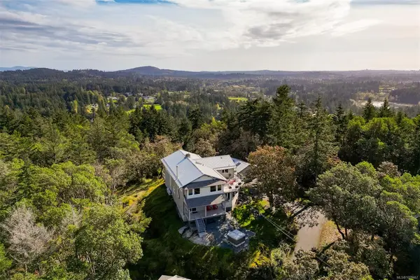 4801 Excelsior Rd, Saanich BC V9E 2E5 - 3 bed, 3 bath in Saanich