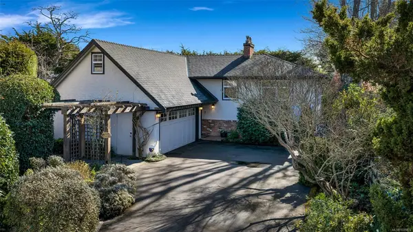 449 Victoria Ave, Oak Bay BC V8S 4M7 - 5 bed, 3 bath in Oak Bay