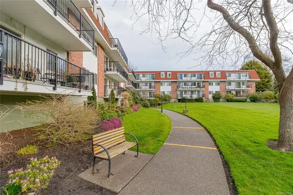 1680 Poplar Ave # 208, Saanich BC V8P 4K7 - 1 bed, 1 bath in Saanich