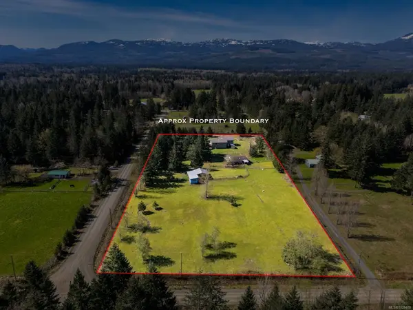 2892 Maridge Rd, Courtenay BC V9J 1M9 - 5 bed, 3 bath in Courtenay