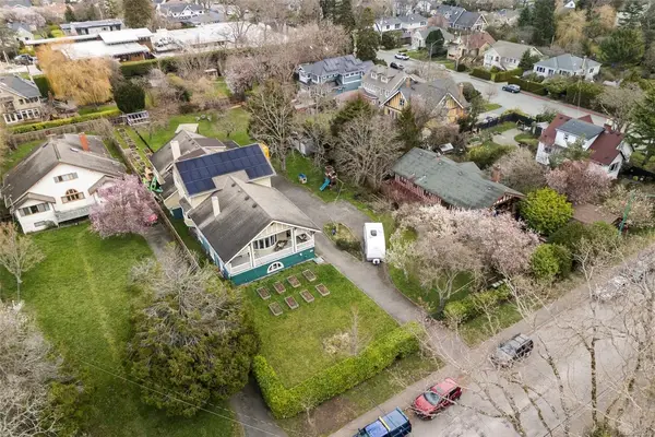 2130 Central Ave, Oak Bay BC V8S 2R3 - 7 bed, 6 bath in Oak Bay