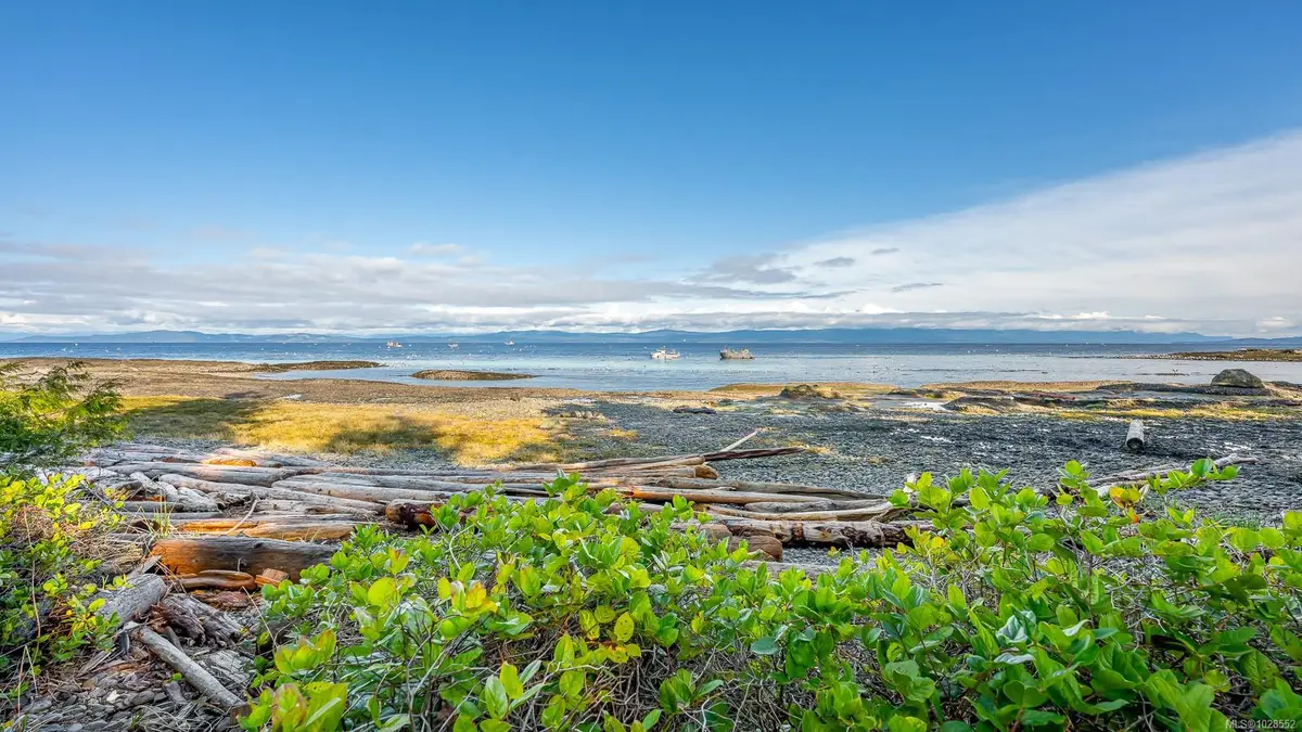 2450 Clamshell Pl, Hornby Island BC V0R 1Z0