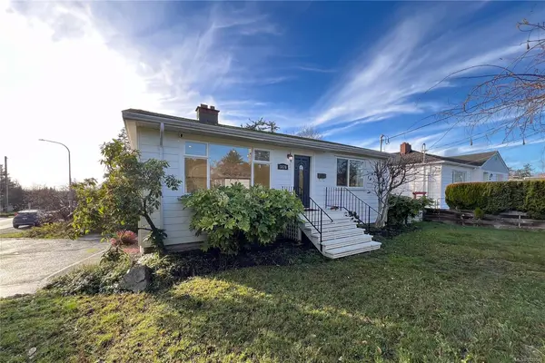 3876 Carey Rd, Saanich BC V8Z 4C8 - 5 bed, 2 bath in Saanich