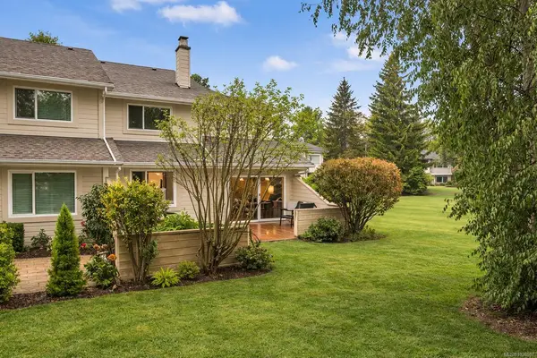 1287 Verdier Ave # 17, Central Saanich BC V8M 1H1