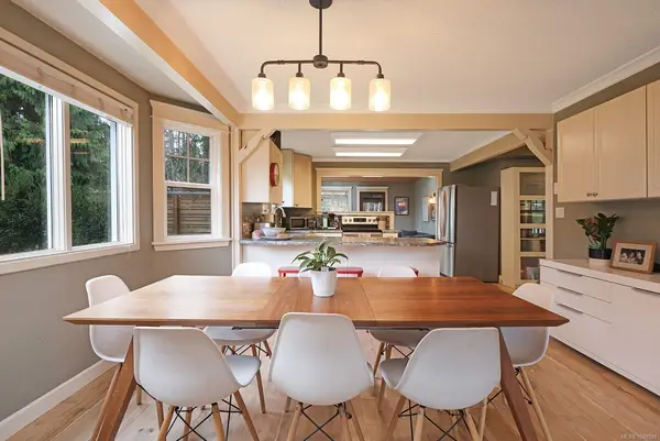 3775 Roy Creek Rd, Royston BC V0R 2V0 - 5 bed, 3 bath in Royston