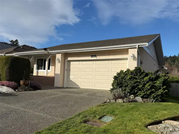 1018 Scottswood Lane, Saanich BC V8Y 2Y2 - 2 bed, 2 bath in Saanich