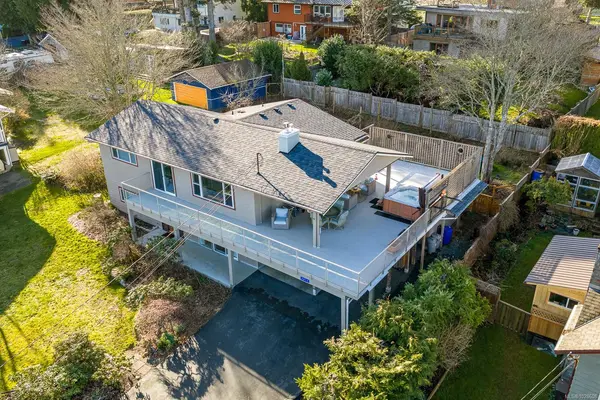 3817 Laurel Dr, Royston BC V0R 2V0 - 4 bed, 2 bath in Royston