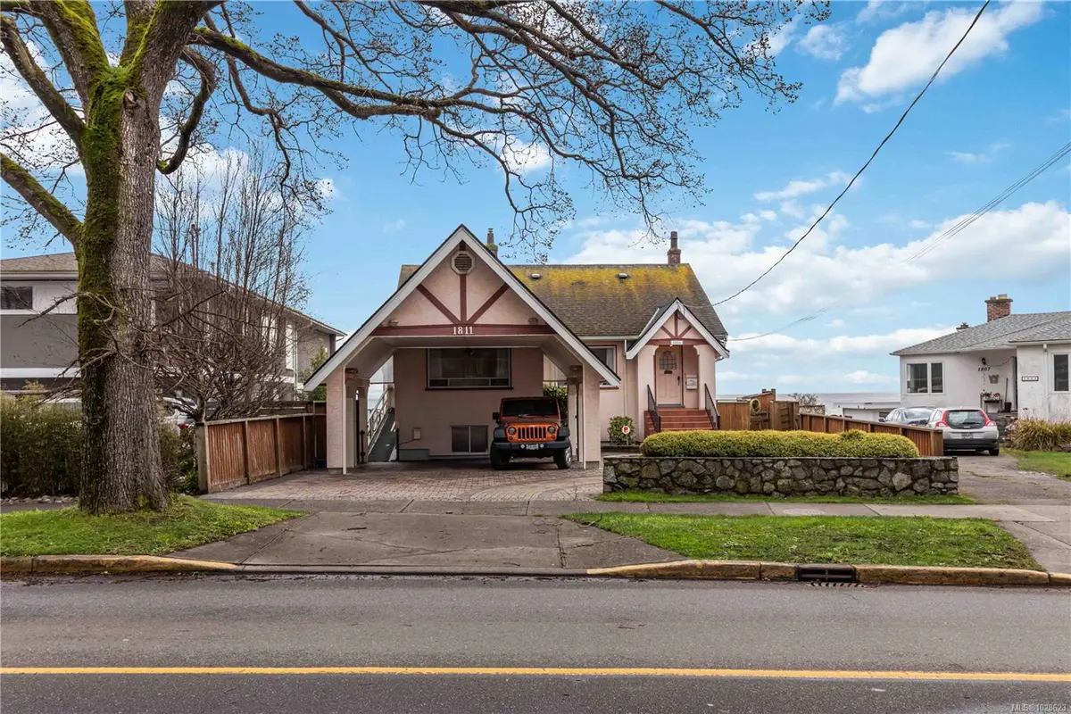 1811 Hollywood Cres, Victoria BC V8S 1J2