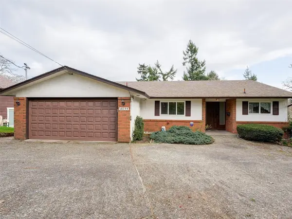 4033 Zinnia Rd, Saanich BC V8Z 4W2 - 3 bed, 2 bath in Saanich