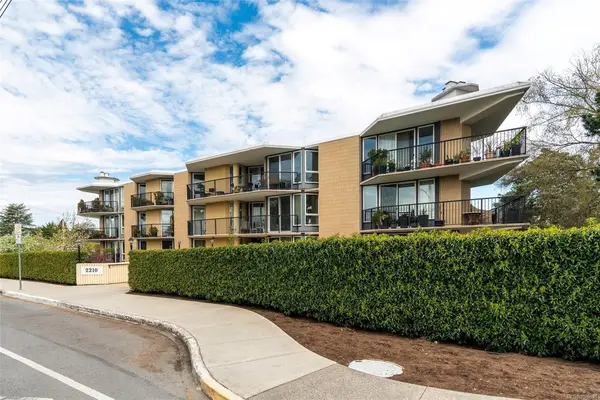 2210 Cadboro Bay Rd # 401, Oak Bay BC V8R 5G9