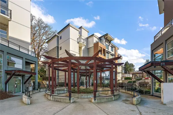 1018 Inverness Rd # 301, Saanich BC V8X 0B1 - 1 bed, 1.0 bath in Saanich