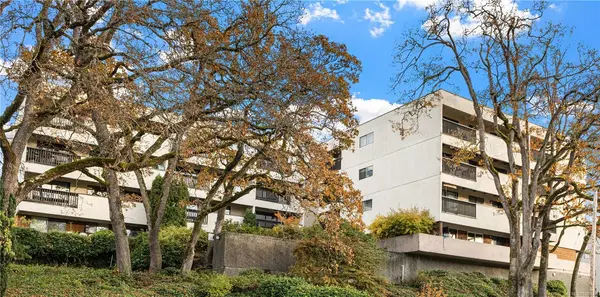 3277 Glasgow Ave # 409, Saanich BC V8X 1M3