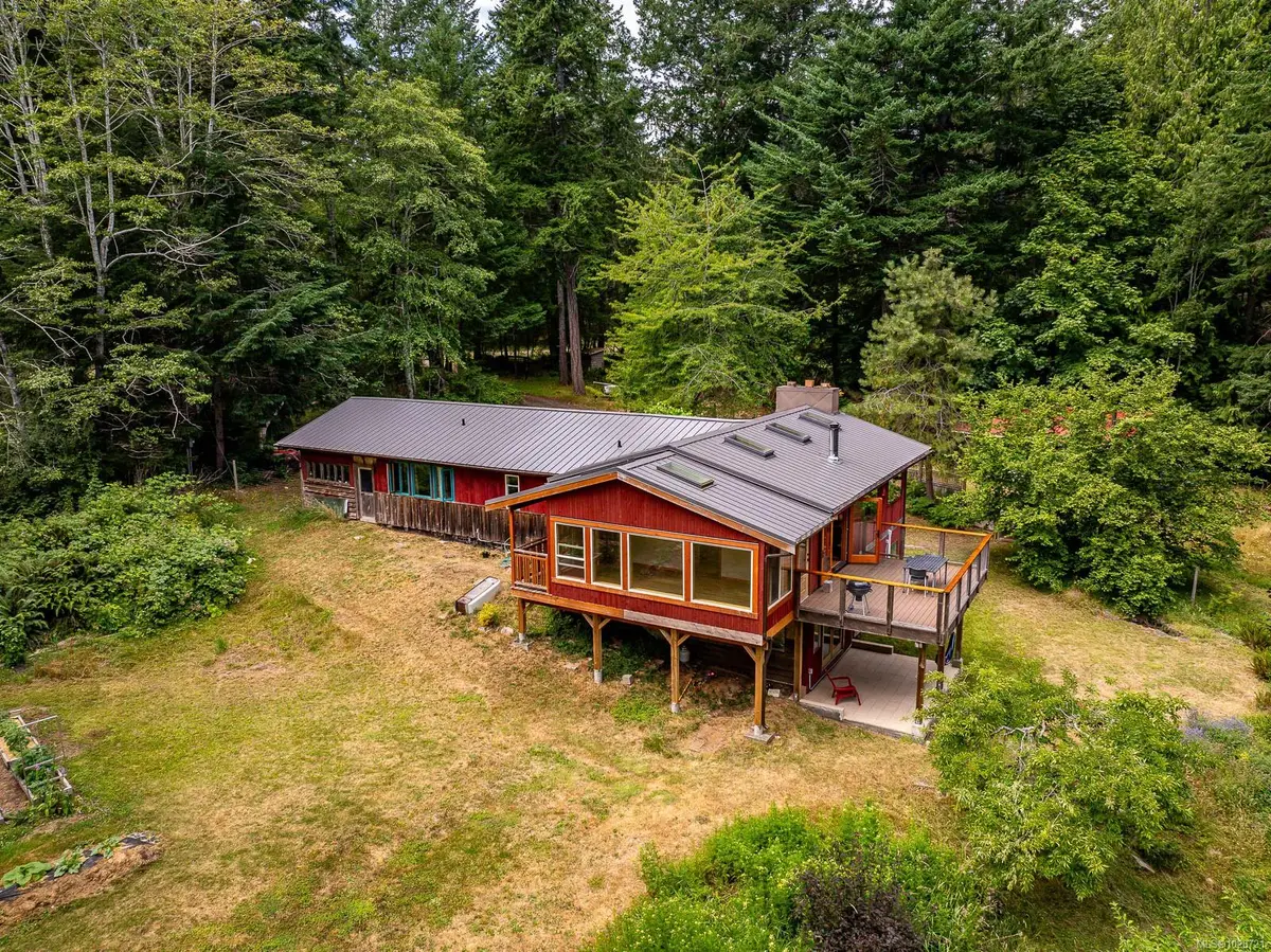 9900 Greenhill Rd, Denman Island BC V0R 1T0