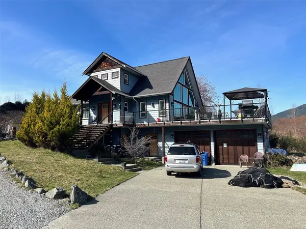 462 Point Ideal Dr, Lake Cowichan BC V0R 2G0 - 5 bed, 3 bath in Lake Cowichan