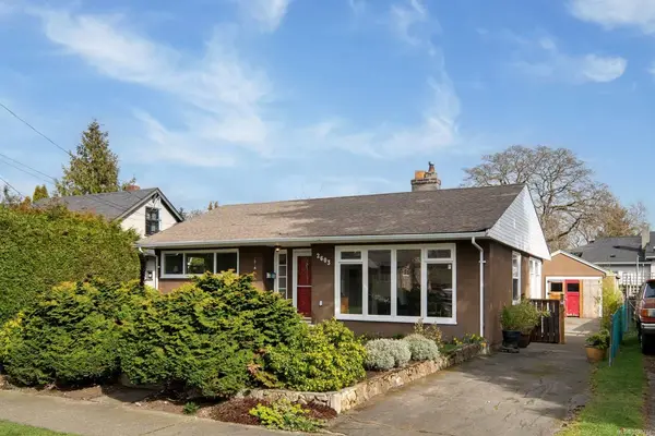 2603 Scott St, Victoria BC V8R 4J1 - 2 bed, 1 bath in Victoria