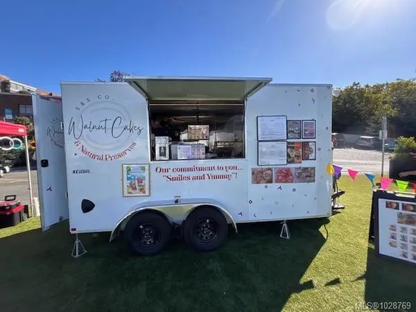 . cls Ave, Saanich BC V8Z 0E1