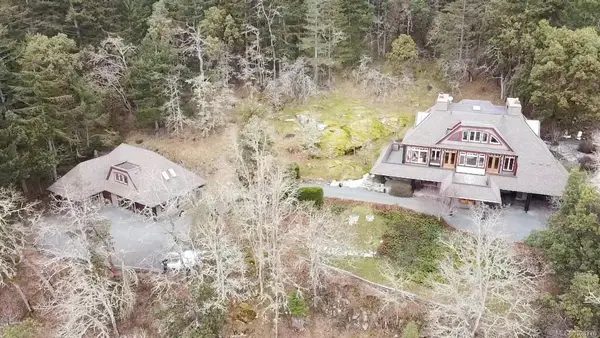 8242 Thomson Pl, Central Saanich BC V8M 1S1 - 4 bed, 4.0 bath in Central Saanich