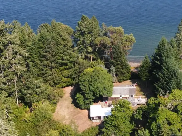 1520 North Beach Rd, Salt Spring BC V8K 1A8 - 2 bed, 2 bath in Salt Spring