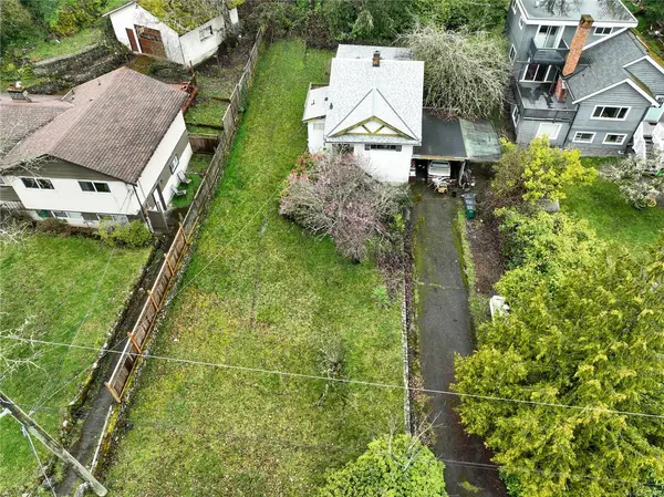 4050 Grange Rd, Saanich BC V8Z 4V3 - 3 bed, 1 bath in Saanich