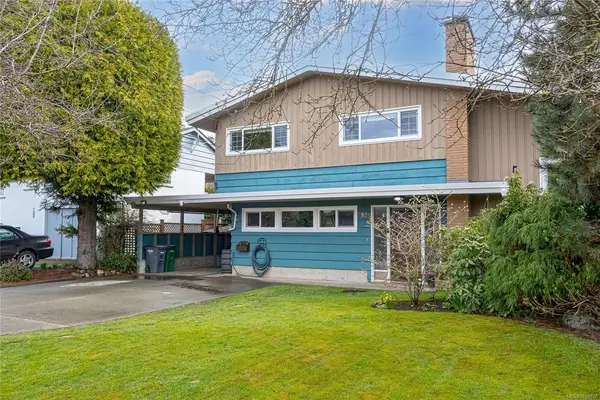 3825 Kremlin St, Saanich BC V8P 4V7 - 3 bed, 2 bath in Saanich