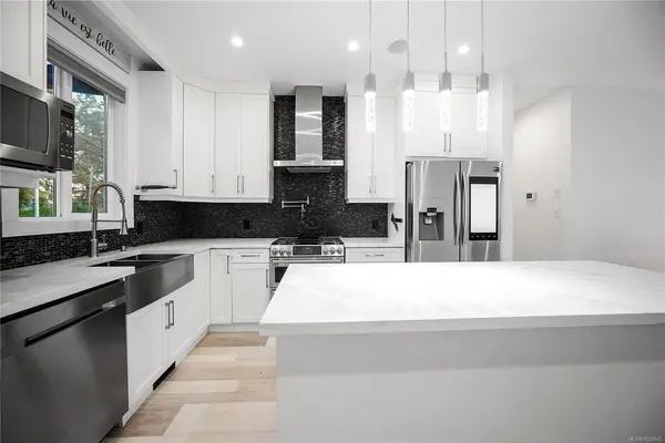 502 Doreen Pl, Nanaimo BC V9T 4S1 - 5 bed, 3 bath in Nanaimo