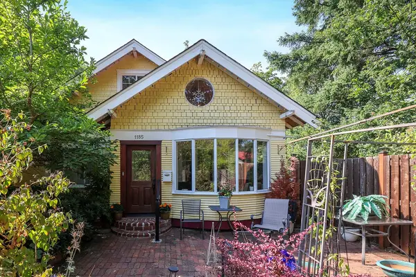 1185 5th St, Courtenay BC V9N 1L7 - 4 bed, 1 bath in Courtenay