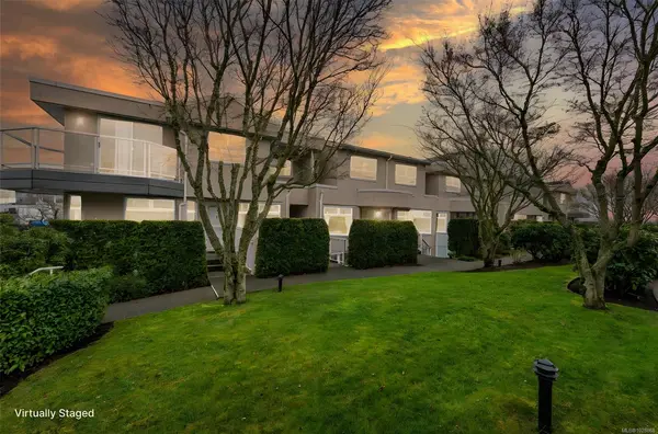 478 Culduthel Rd # 7, Saanich BC V8Z 1G1 - 3 bed, 3 bath in Saanich