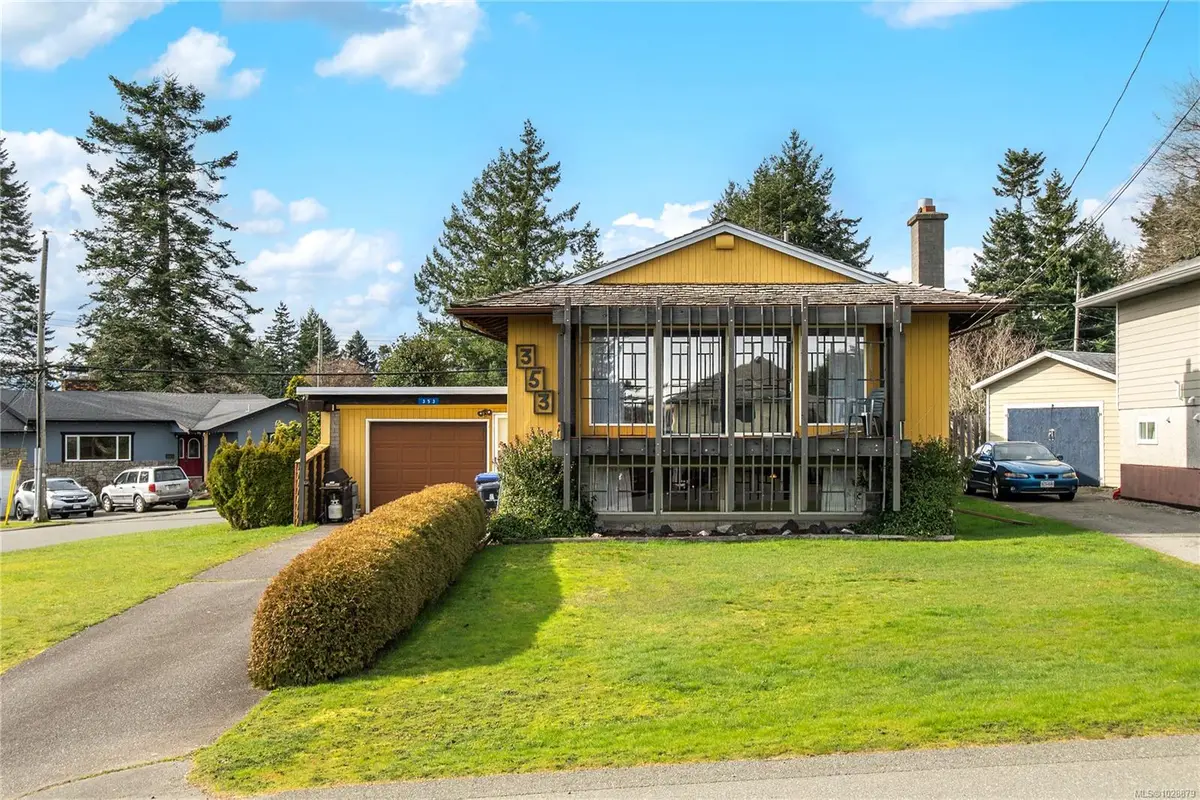 353 Aitken St, Comox BC V9M 1K8