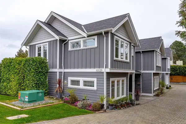 10529 McDonald Park Rd # 1, Sidney BC V8L 3J2 - 3 bed, 3 bath in Sidney
