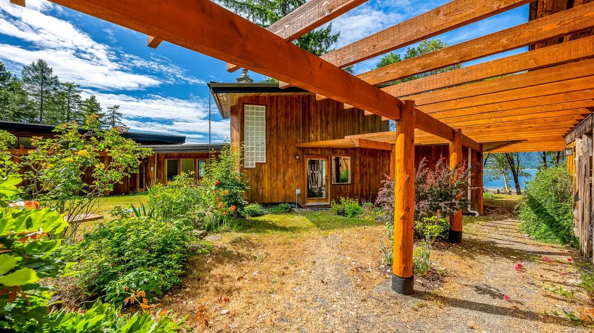 6161 Lacon Rd, Denman Island BC V0R 1T0
