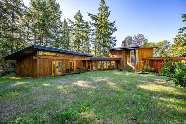 6161 Lacon Rd, Denman Island BC V0R 1T0 - 3 bed, 2 bath in Denman Island