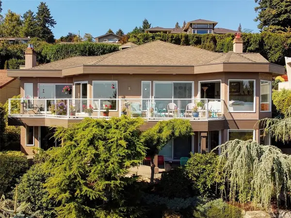 5009 Georgia Park Terr, Saanich BC V8Y 2B8 - 4 bed, 3 bath in Saanich