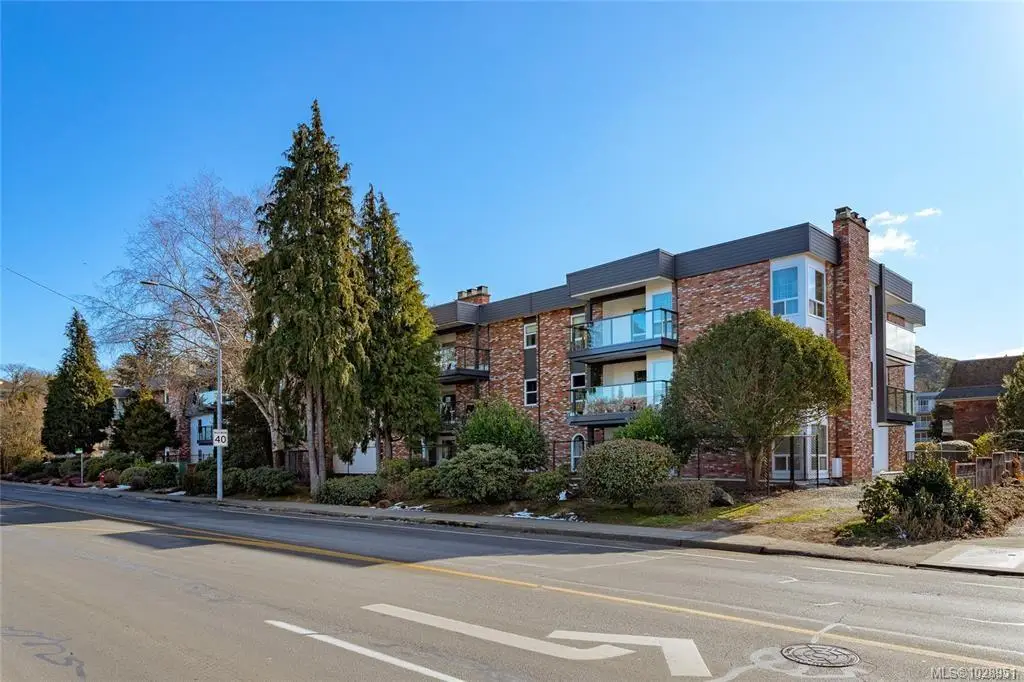 1725 Cedar Hill Cross Rd #202, Saanich BC V8P 2P8