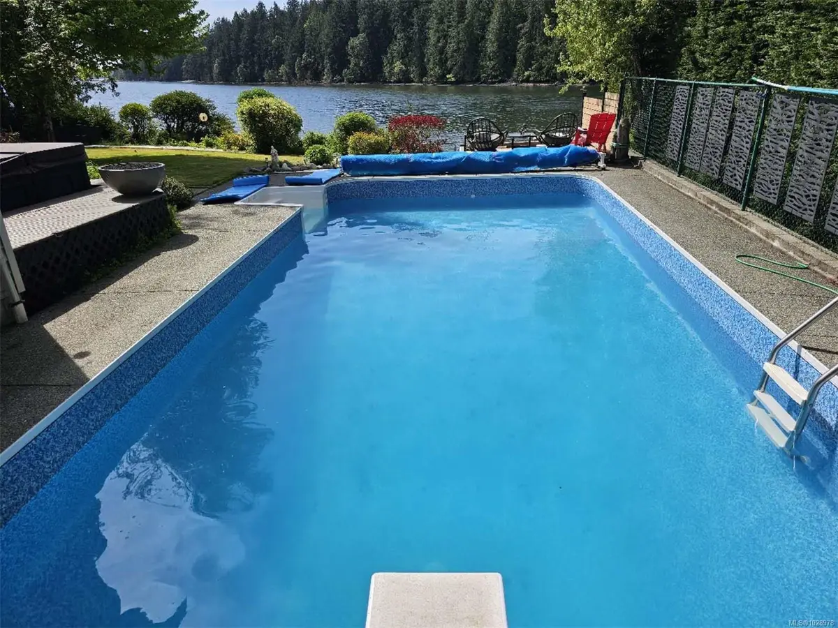 4712 Shell Beach Rd, Ladysmith BC V9G 1L7