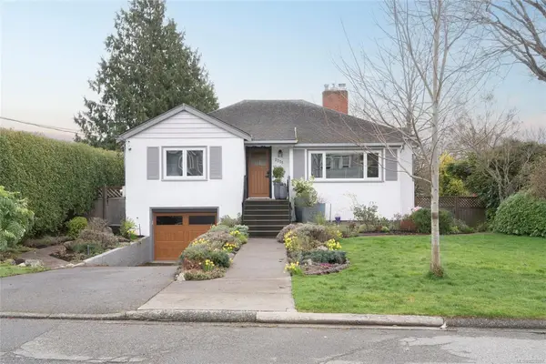2275 Allenby St, Oak Bay BC V8R 3C4 - 3 bed, 2 bath in Oak Bay