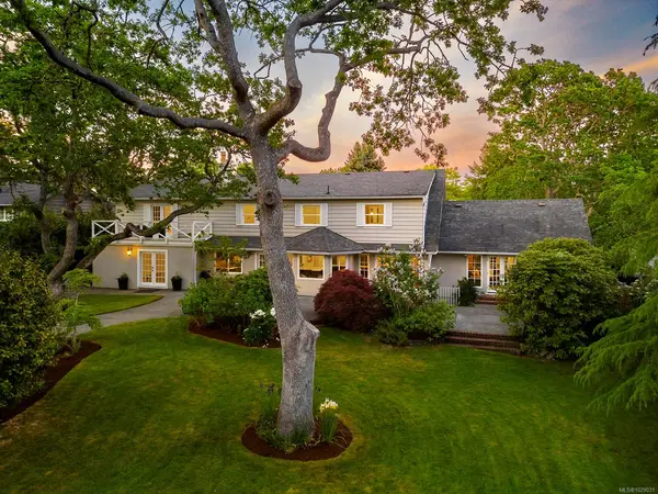 3150 Norfolk Rd, Oak Bay BC V8R 6H4 - 4 bed, 4 bath in Oak Bay