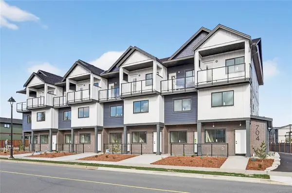 704 Beaver Creek Blvd # 4, Campbell River BC V9H 0E9 - 3 bed, 3 bath in Campbell River