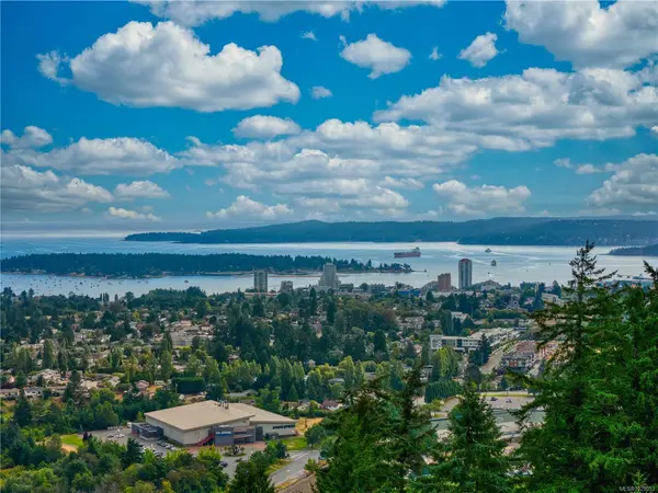 369 Trinity Dr, Nanaimo BC V9R 5X3 - 5 bed, 3 bath in Nanaimo