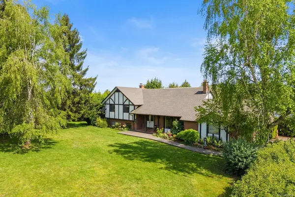 1584 White Rd, Central Saanich BC V8M 1S8 - 6 bed, 4 bath in Central Saanich