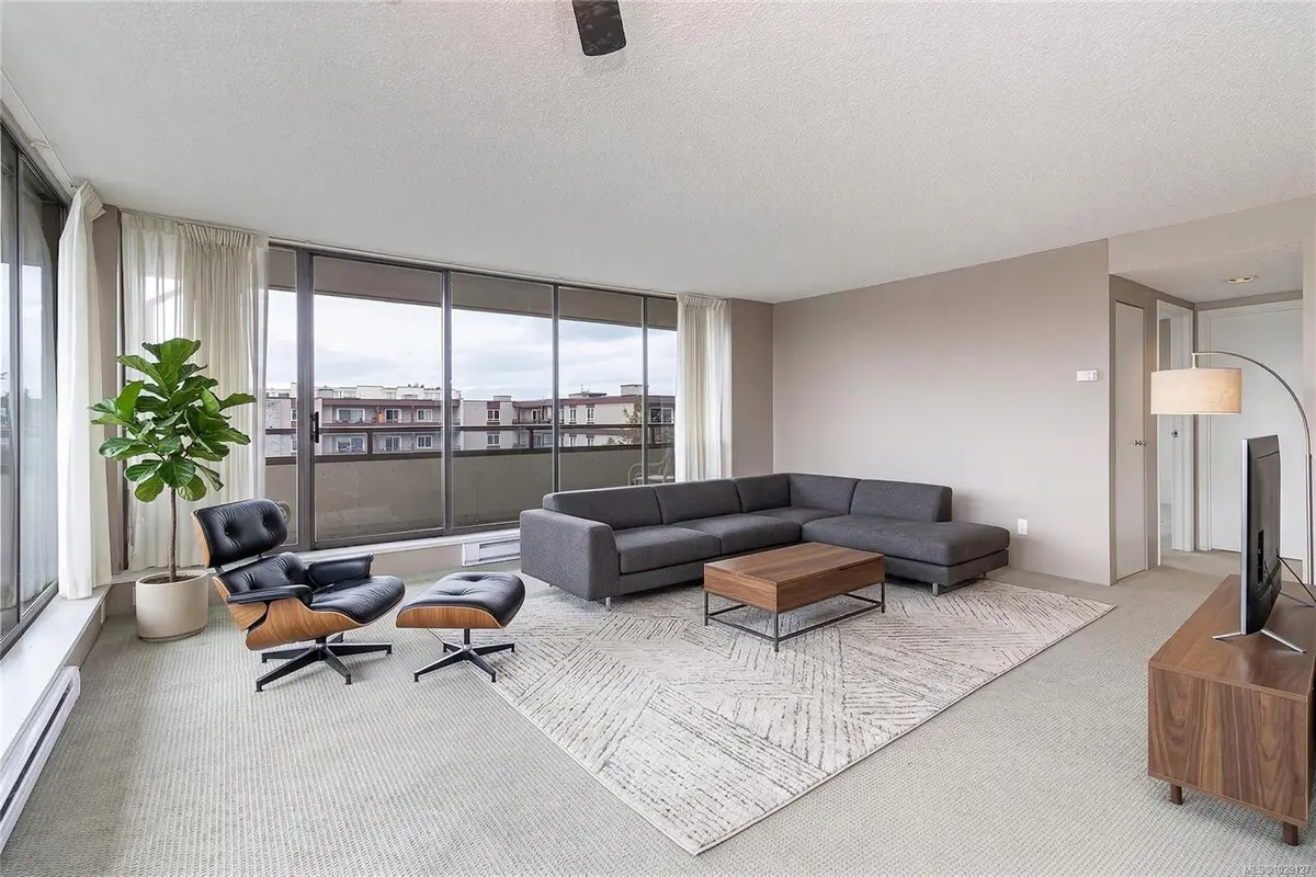 9805 Second St # 301, Sidney BC V8L 4T9