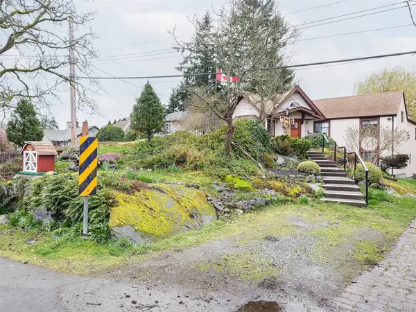 745 Middleton St, Saanich BC V9A 2E1