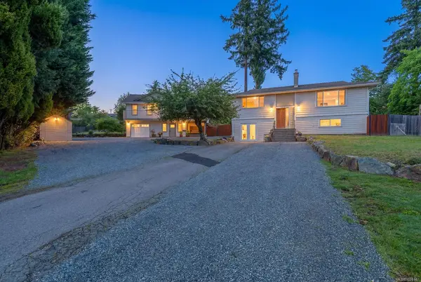 2106 Robbie Pl, Nanaimo BC V9S 2V4 - 3 bed, 3 bath in Nanaimo