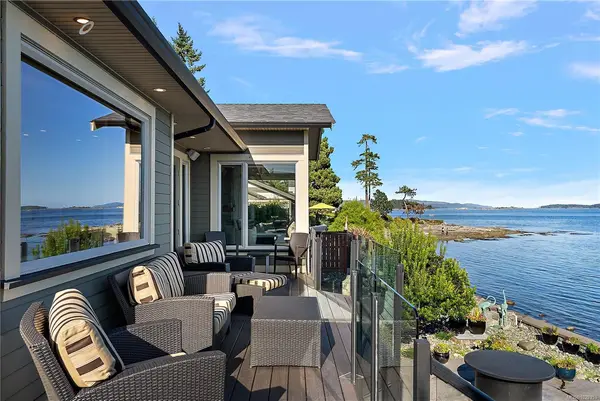 10206 Surfside Pl, Sidney BC V8L 3R5 - 5 bed, 5 bath in Sidney