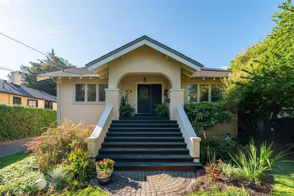 2353 Windsor Rd, Oak Bay BC V8S 4Y8 - 4 bed, 3 bath in Oak Bay