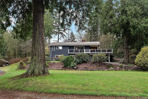 5817 Curry Rd, Duncan BC V9L 6E6 - 5 bed, 3 bath in Duncan