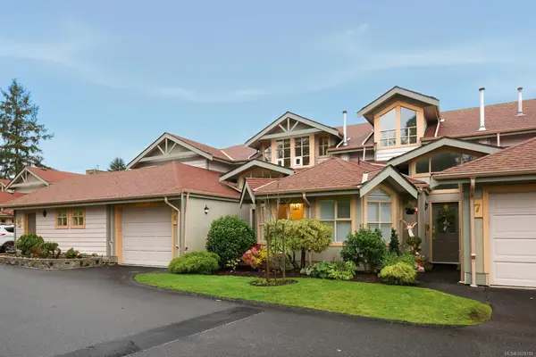 500 Marsett Pl # 8, Saanich BC V8Z 7J1 - 3 bed, 3 bath in Saanich